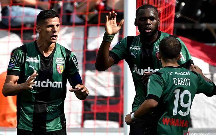 Rangkuman Liga Prancis: 10 Pemain Lens Imbangi Reims 1-1
