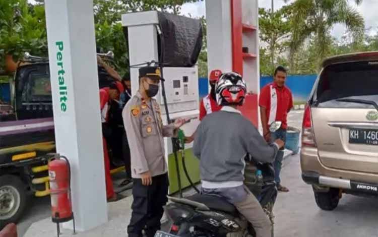 Personel Polsek Timpah Patroli ke APMS Pasca Kenaikan Harga BBM