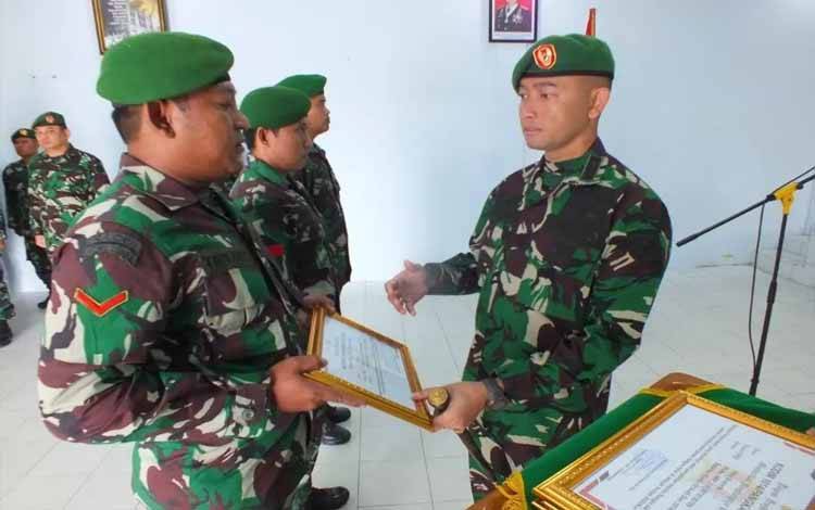 Dandim Pangkalan Bun Pimpin Upacara Penyambutan Personel Satgas Apter