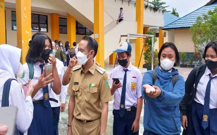Wali Kota Palangka Raya Kunjungi SMPN 2