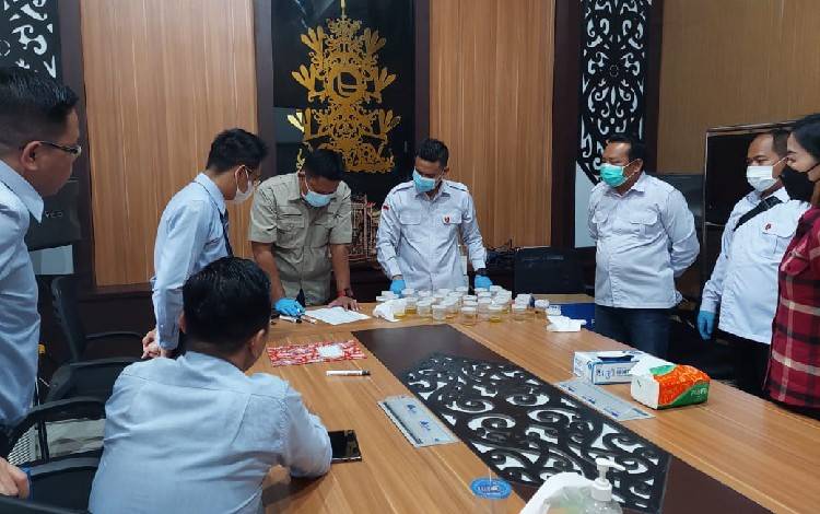 Begini Hasil Tes Urine dari Pegawai PT Bank Kalteng Cabang Kuala Kurun