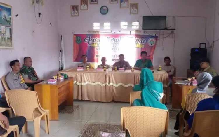 Hadiri Sertijab Kades Tarung Manuah, Kapolsek Basarang Ingatkan Kamtibmas