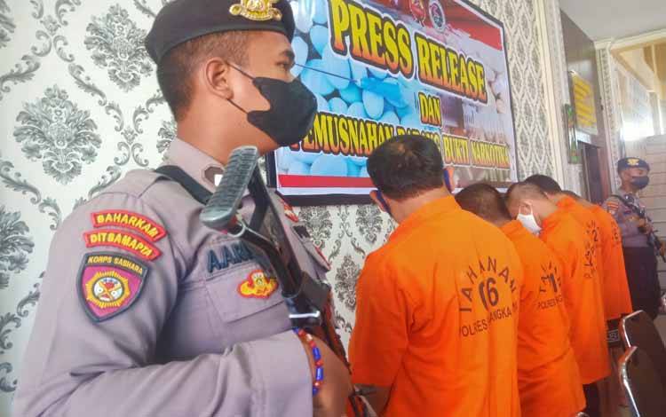 Polresta Palangka Raya Bekuk 5 Tersangka Sita Lebih 2 Ons Sabu