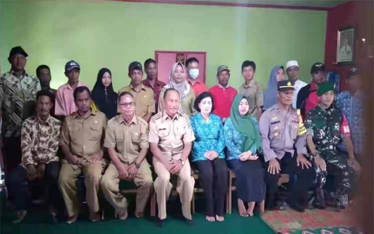 Jabatan Kades Batanjung Diserahterimakan, Ini Pesan Camat Kapuas Kuala