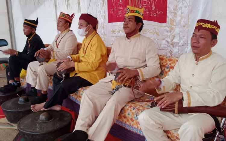 Balian Tantulak Burung Dahiang Telah Dilakukan Sebelum Renovasi Bundara Besar Palangka Raya