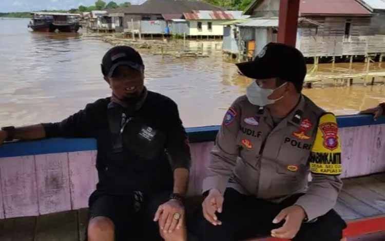 Personel Polsek Kapuas Barat Patroli ke Feri Penyeberangan, Ini Tujuannya