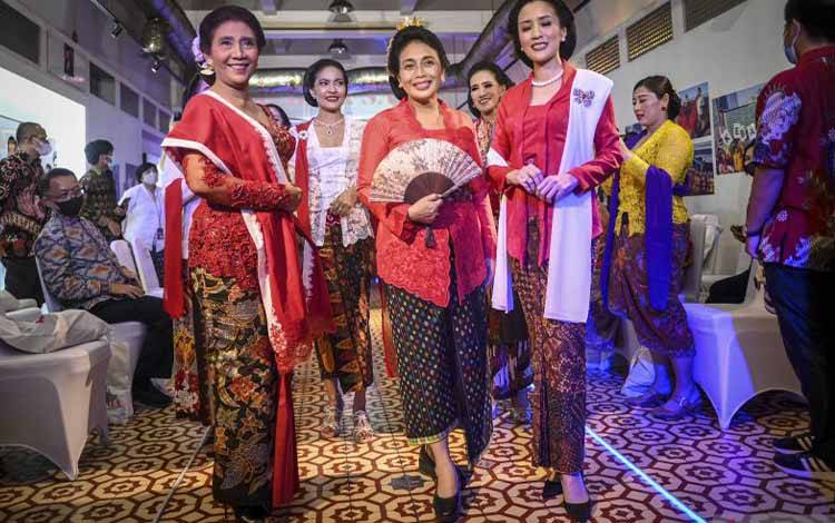 Kemendikbudristek: Hidupkan Kebaya Lebih Penting daripada Masuk UNESCO