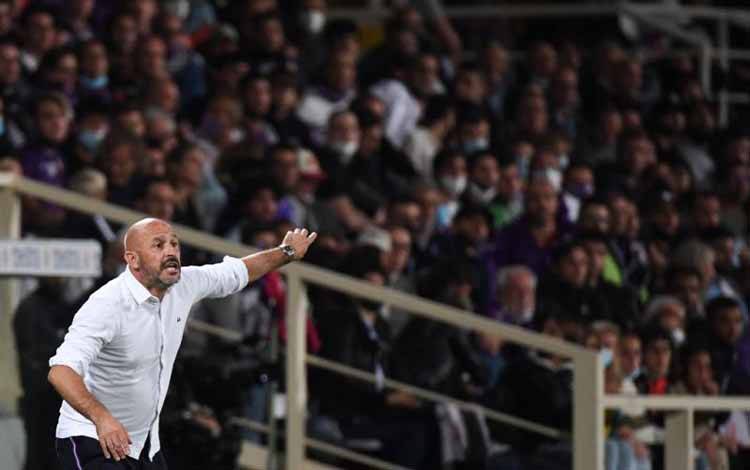 Pelatih Fiorentina Vicenzo Italiano. (AFP/ANDREAS SOLARO)