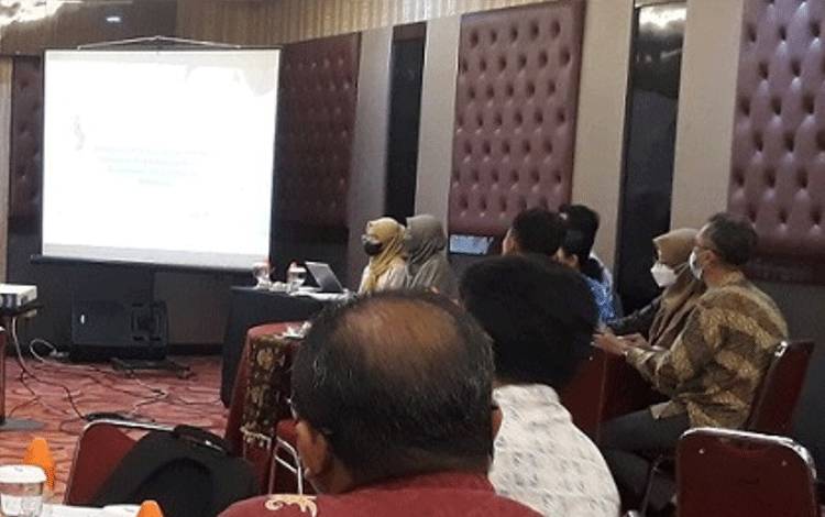 FGD Rencana Penyusunan Analisis Tematik Kependudukan dan Kompilasi Data Neraca Wilayah di Aquarius Boutique Hotel (FOTO: MMC KALTENG/LEVRI)