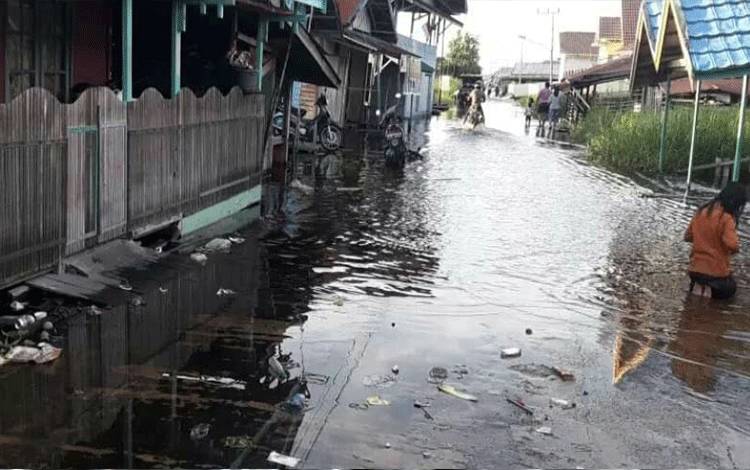 Kondisi permukiman yang teredam di Palangka Raya akibat luapan air Sungai Kahayan/?(Foto : Damkar Kota Palangka Raya)