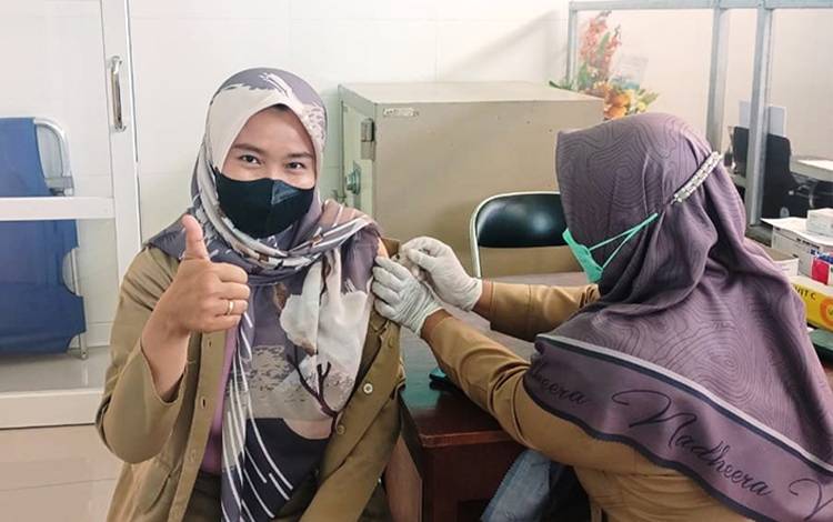 Nakes Mulai Divaksin Booster Dosis Kedua  ?