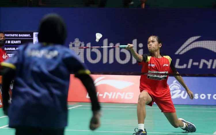 Salah satu pertandingan pada bavak pertama kejuaraan bulutangkis nasional Yuzu Isotonic Magelang Open (YIMO) 2022 di GOR Djarum Kota Magelang. ANTARA/HO - Panitia YIMO 2022.
