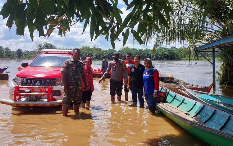Dinas Sosial Seruyan Salurkan Bantuan kepada Warga Terdampak Banjir