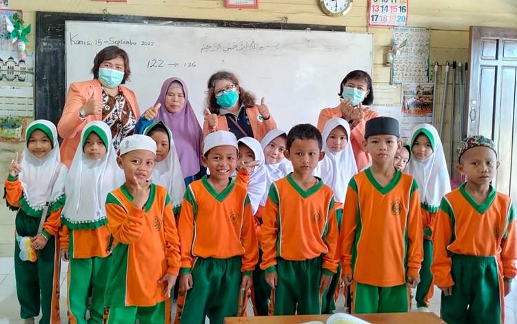 Terapis Gigi dan Mulut Barito Timur Gelar Bakti Sosial di Sekolah