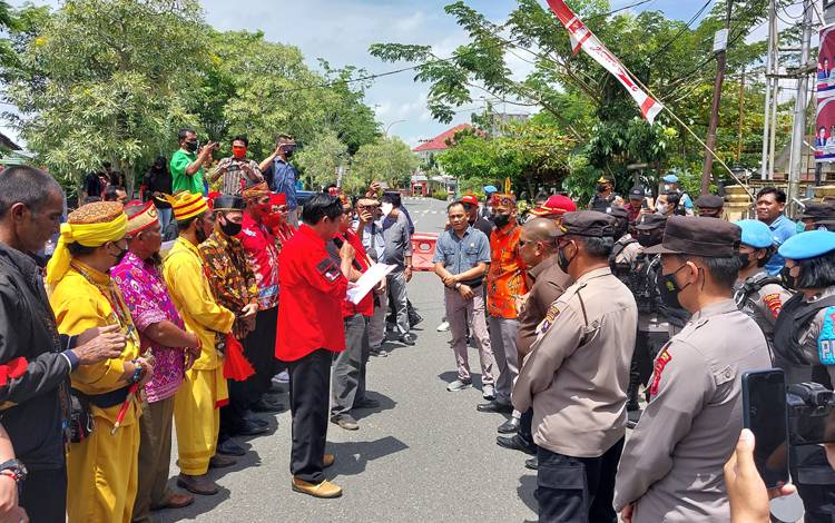 Aliansi Masyarakat Kapuas Peduli Pemerataan Pembangunan Sampaikan Aspirasi ke DPRD