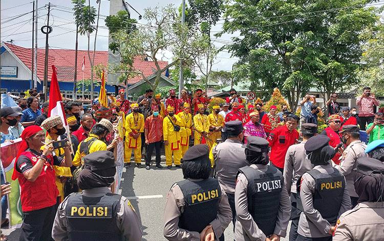 Polres Kapuas Amankan Aksi Damai Aliansi Masyarakat Peduli Pemerataan Pembangunan
