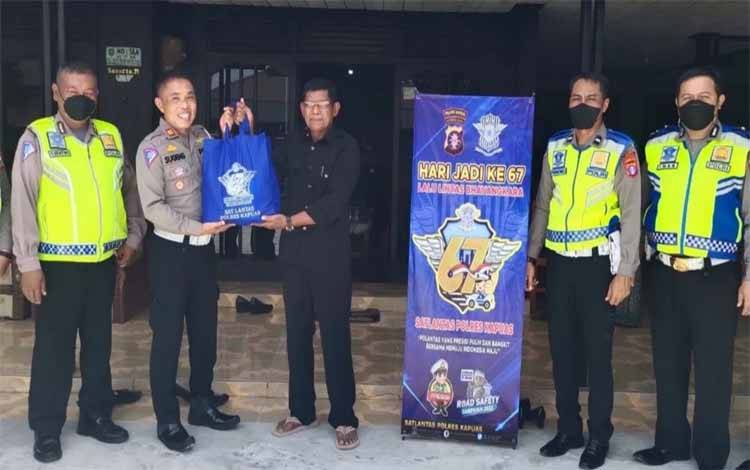 Kasat Lantas Polres Kapuas Anjangsana ke Purnawirawan Polri Bidang Lalu Lintas