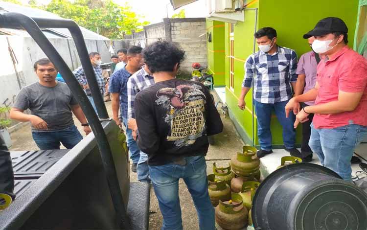 Polres Barito Utara Amankan 2 Orang Pengoplos Tabung Gas