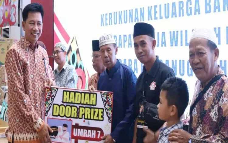 Bupati Barito Utara Bagikan Hadiah Umroh saat Silahturahmi Akbar KKB