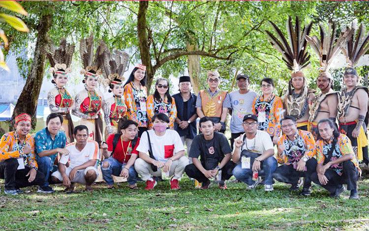 Kalteng Suguhkan Tarian Kolosal Pada Temu Karya Budaya Tingkat Nasional XXI