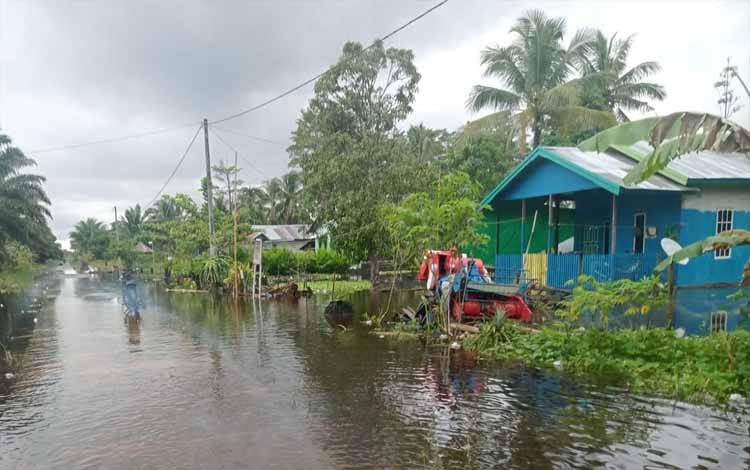 Banjir Rendam Lahan Pertanian dan Permukiman UPT Tanggul Harapan
