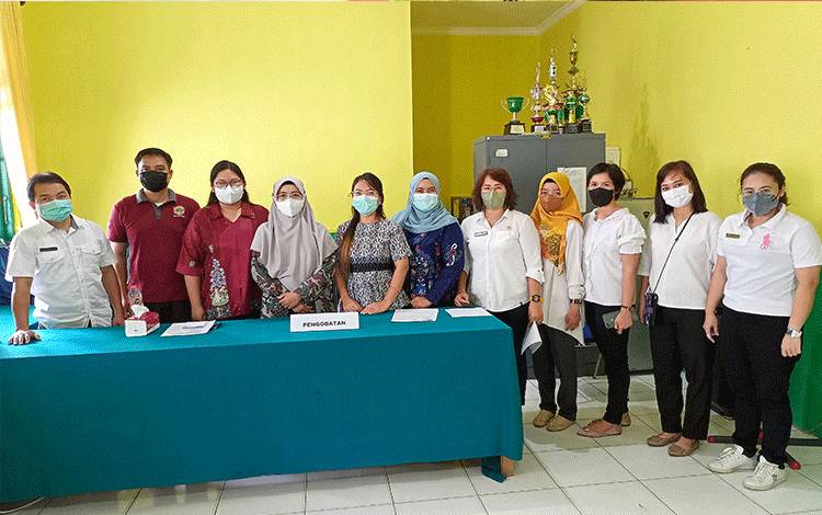 Tim RSJ Kalawa Atei Obati ODGJ di Puskesmas Tamiang Layang