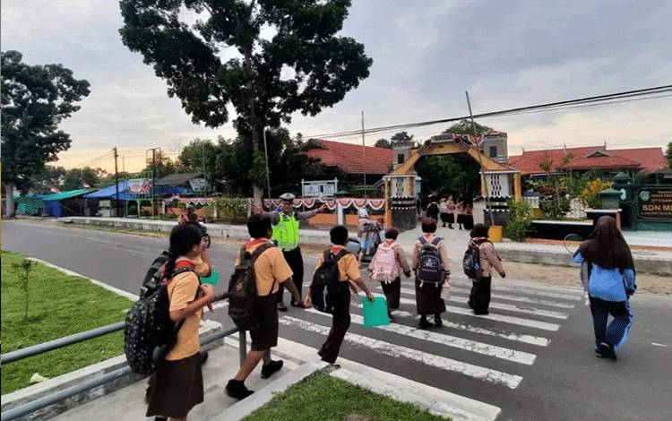 Pemkab Sukamara Salurkan 2.000 Paket Perlengkapan Sekolah Kepada Siswa Baru SD dan SMP?