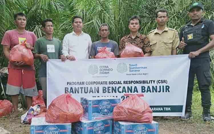Wujud Kepedulian dan Simpati Pada Warga Korban Banjir, CSR PT. SSMS, Tbk Salurkan Ratusan Bantuan Paket Sembako
