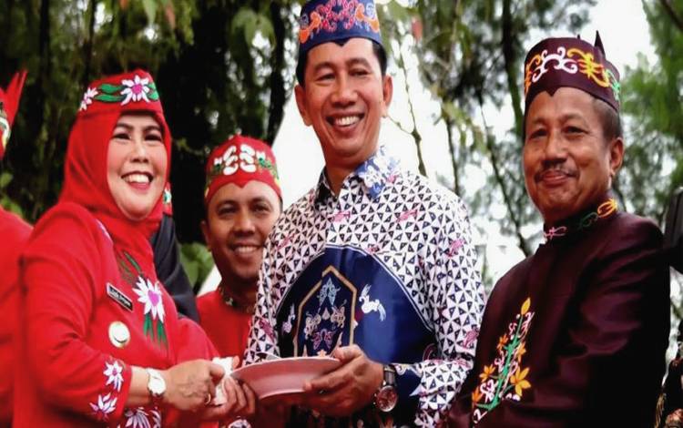 Bupati Barito Utara Hadiri HUT Kabupaten Barito Selatan