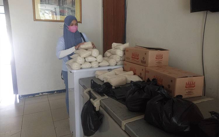 Harga Murah Daging Beku Bulog Cepat Habis