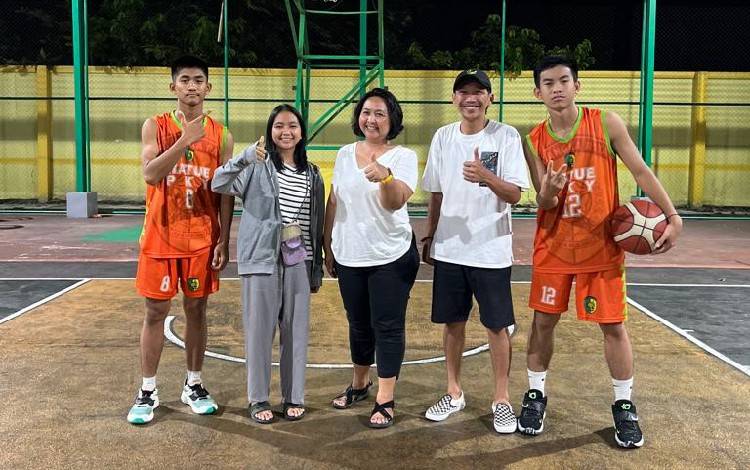 Pesan Anggota DPRD kepada Atlet Bola Basket Pelajar Asal Gunung Mas yang ikut PraPopnas