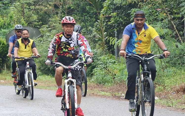 Bupati dan Kapolres Barito Timur Ambil Bagian dalam Cycling for Blue Sky