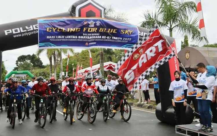 Polda Kalteng Gelar Sepeda Santai Meriahkan HUT Lalu Lintas