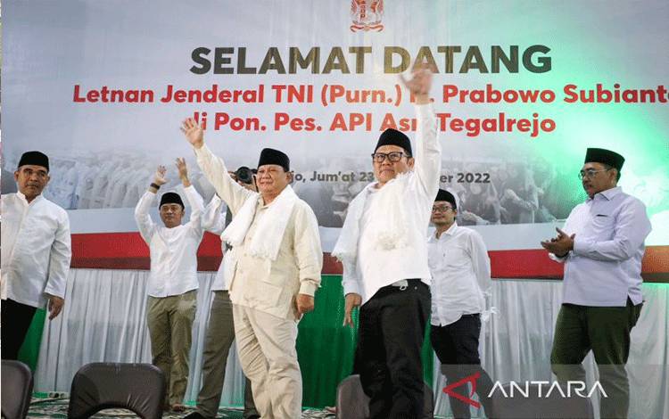 Ketua Umum DPP PKB Muhaimin Iskandar dan Ketua Umum DPP Partai Gerindra Prabowo Subianto mengunjungi Pondok Pesantren API Asri Tegalrejo, Magelang, Jumat (23/9) malam. (ANTARA/HO-DPP PKB)