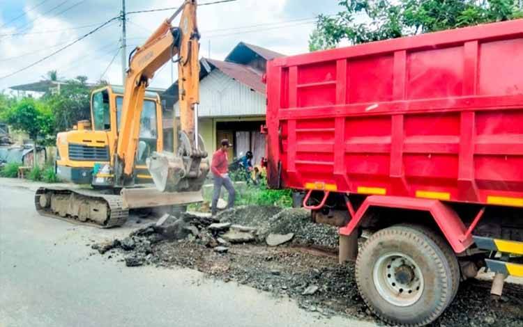 Dewan: Warga Harus Bersabar Tunggu Perbaikan Infrastruktur