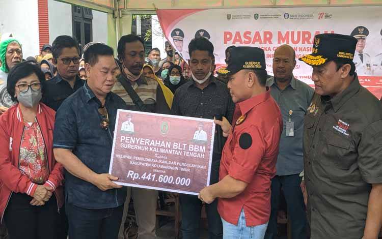 Gubernur Kalteng Salurkan BLT BBM Untuk Nelayan Di Kotim Sebesar Rp 441 Juta