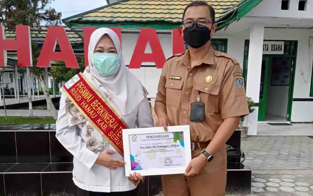 RSUD Hanau Beri Penghargaan untuk Karyawan Berkinerja Terbaik