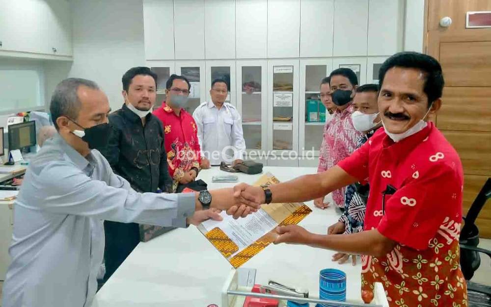 DPRD KObar Sampaikan Aspirasi Penolakan Kenaikan Harga BBM dari Aliansi Mahasiswa ke DPR RI