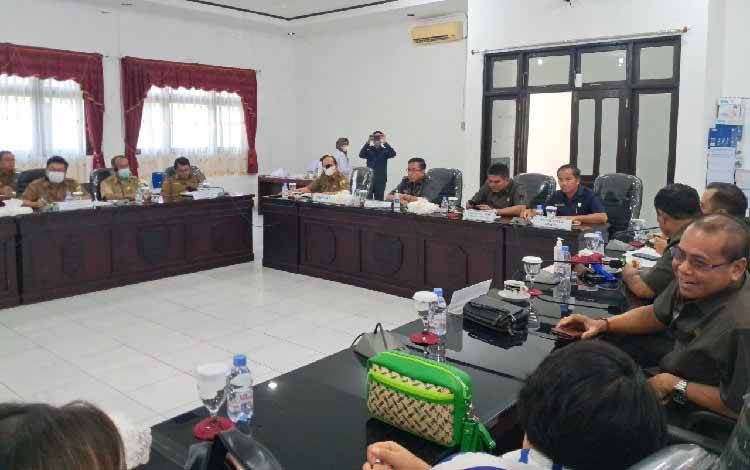 DPRD Gunung Mas Meminta Camat Mengkoordinasi Kegiatan Uji Petik Data Kependudukan