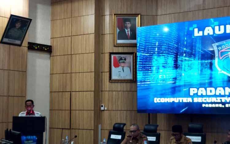 Direktur Keamanan Siber dan Sandi Teknologi Informasi dan Komunikasi, Media, dan Transportasi, Deputi IV BSSN, Rinaldy, pada peluncuran Padang CSIRT di Padang, Selasa. ANTARA/Ikhwan Wahyudi