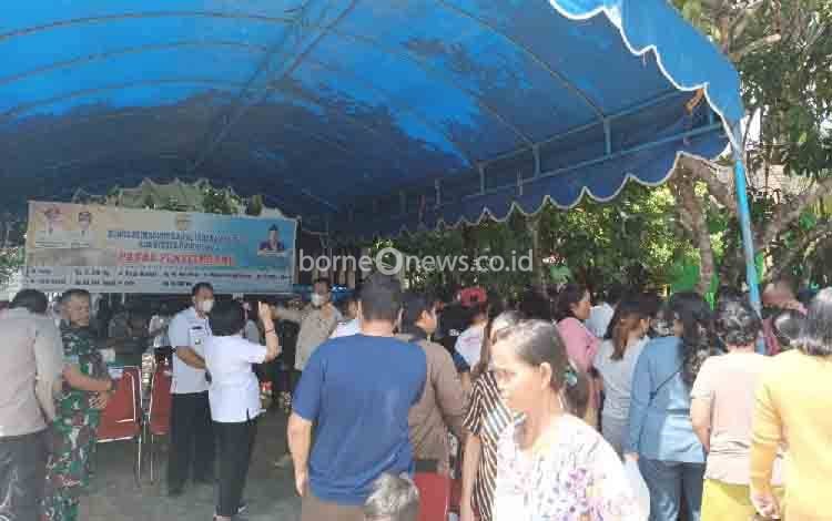Pasar Penyeimbang di Kelurahan Tampang Tumbang Anjir Diserbu Warga