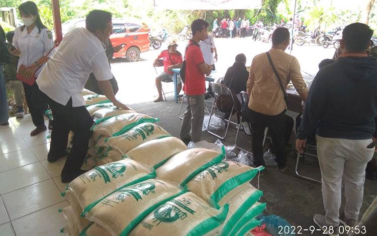 Tekan Laju Inflasi, Disperindagkop UKM Pulang Pisau Gelar Pasar Murah