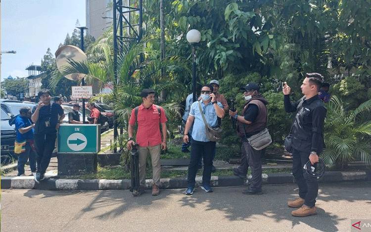 Penasihat Hukum Ajak 50 Wartawan ke Kediaman Pribadi Lukas Enembe