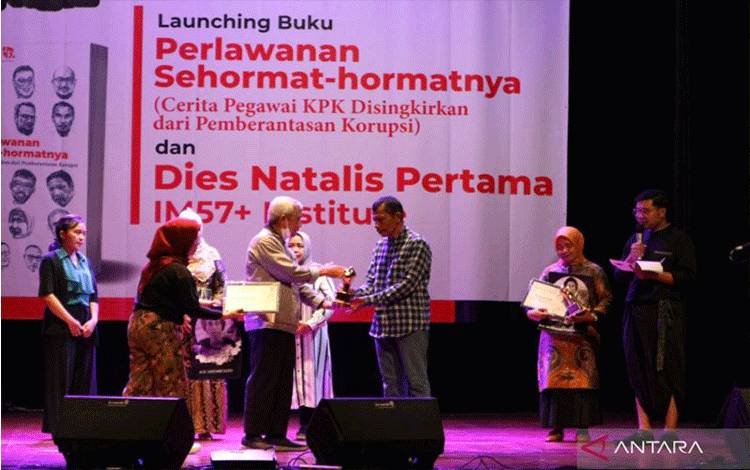 Penanugerahan Penghargaan Nanang Priyono oleh IM57+Institute di Gedung Taman Ismail Marzuki, Jakarta, Jumat (30/9/2022). ANTARA/Desca L Natalia