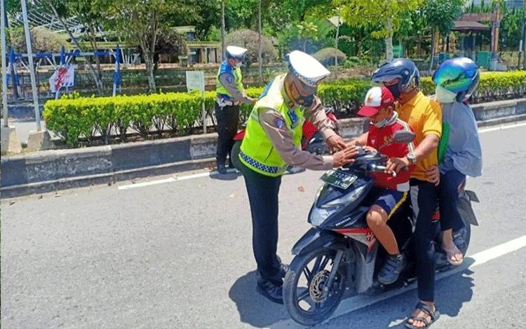 Satlantas Polres Kapuas Sosialisasi Operasi Zebra Telabang 2022