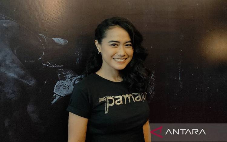 Aktris Putri Ayudya ditemui usai peluncuran perdana film "Pamali" di Jakarta, Jumat (30/9/2022) (ANTARA/Maria Cicilia Galuh)