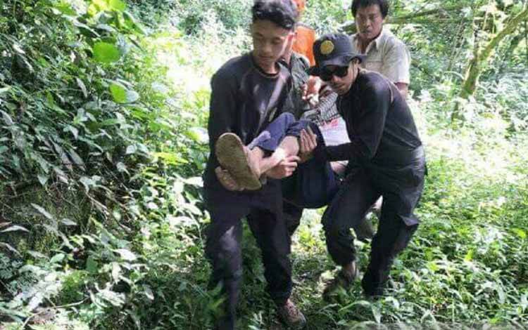Tim SAR Gabungan Evakuasi Peziarah Tersesat di Gunung Salak