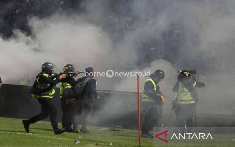 Menelisik Jejak Historis Kerusuhan Suporter Sepak Bola
