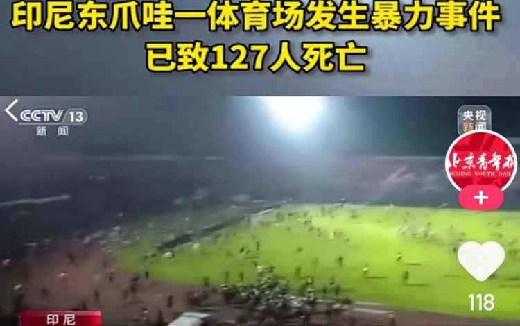 Cuplikan gambar siaran berita China CCTV 13 tentang tragedi maut Stadion Kanjuruhan, Malang, Jawa Timur, pada Sabtu (1/10/2022) malam. ANTARA/M. Irfan Ilmie