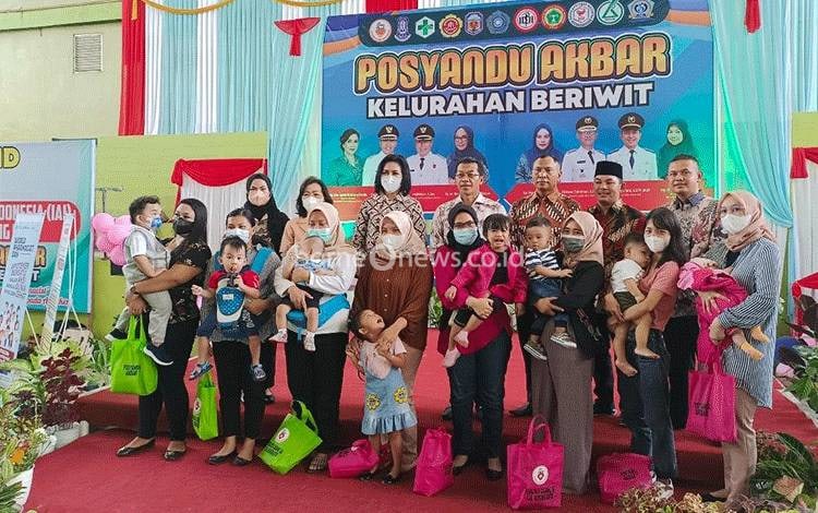 Bupati Murung Raya Apresiasi Posyandu Akbar